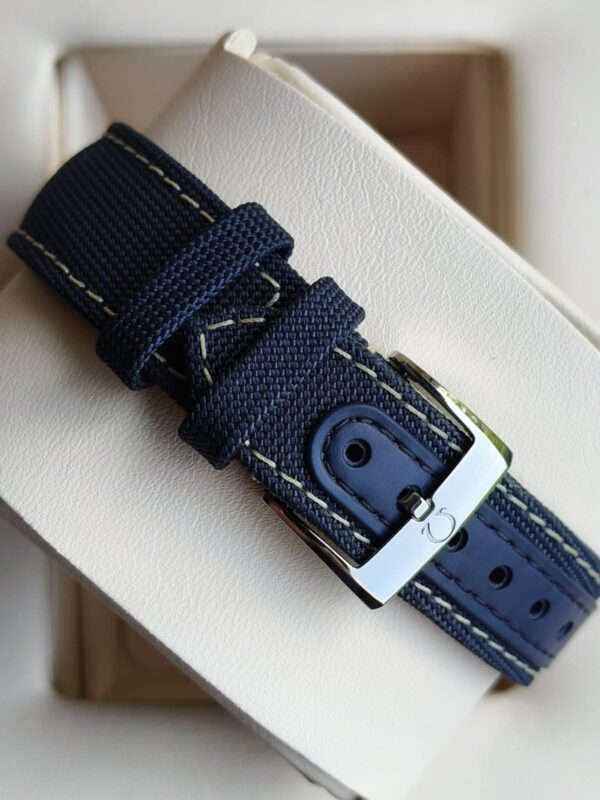 Omega Speedmaster Anniversary Series “Silver Snoopy Award” - obrazek 2