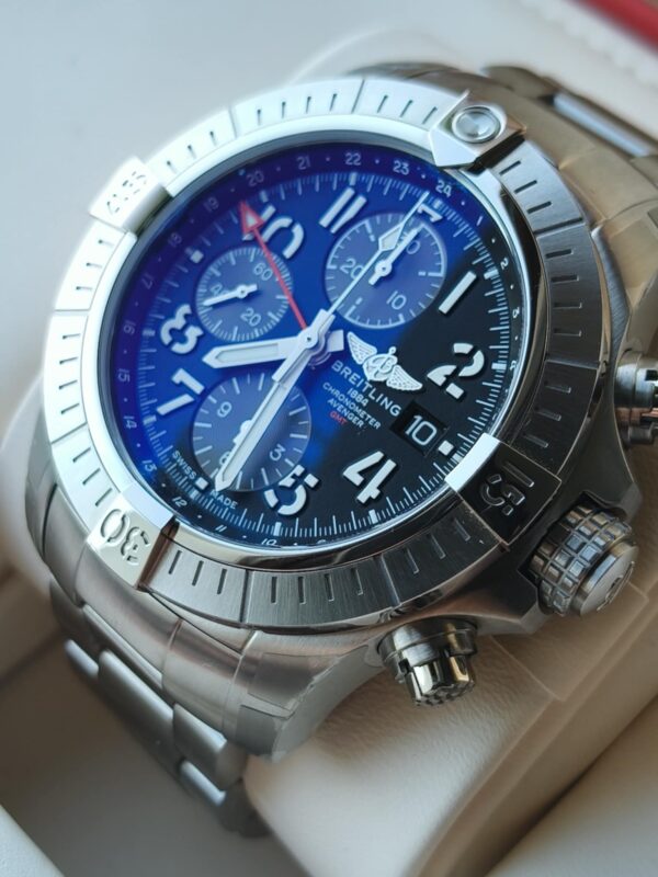 Breitling Avenger Chronograph GMT - Image 3